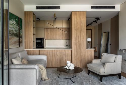 Дизайнеры Анастасия Рыкова и Анна Денисова создали спокойный интерьер на все времена, в котором традиционные решения приняли неожиданное прочтение. 02