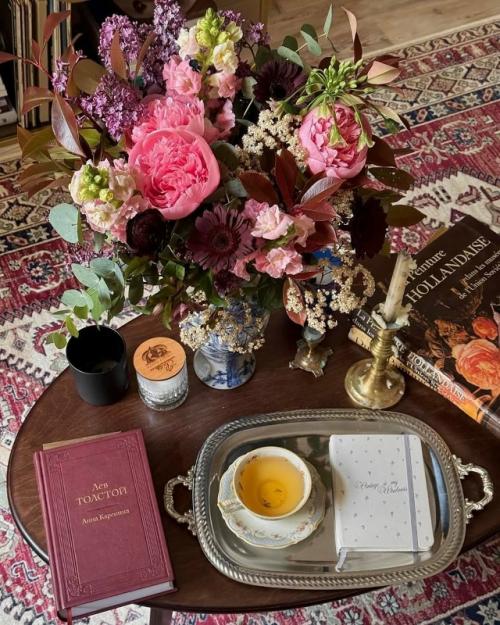 Атмосфера марсала.  Глубокий оттенок марсала интерьер особенным и наполненным теплом делает. 09