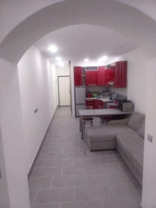 Мужчина купил себе гараж в не очень хорошем состоянии и задался целью сделать там интерьер как в классной квартирке! 02