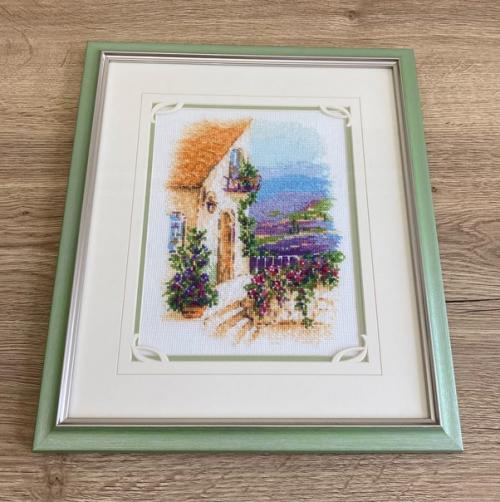 Здравствуйте!  Прошёл год, как дистанционно заказала у вас рамочки, но только сейчас оформила вышивки. 01