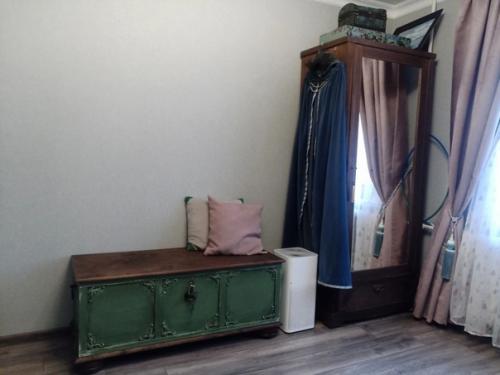 Решила я переделать консольный столик (фото 1 До. 09