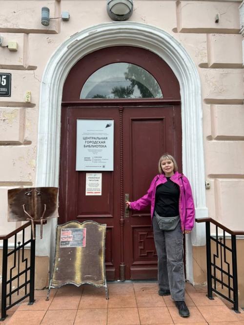 Мирмоимиглазами счастьевмелочах. Когда мы в Енисейске поехали в краеведческий музей, то припарковали авто во дворе напротив. 01