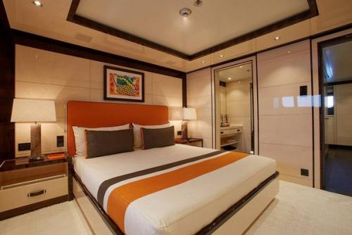 Элегантная 60-метровая суперъяхта Madame Kate от верьфи Amels. 03