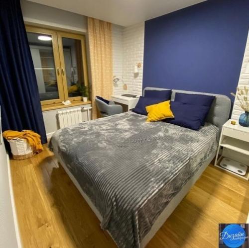 Сделали ремонт в спальне. 01