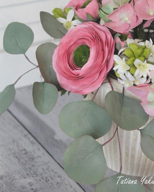 Цветы ручной работы из фоамирана для декорирования любого помещения подходят. 06