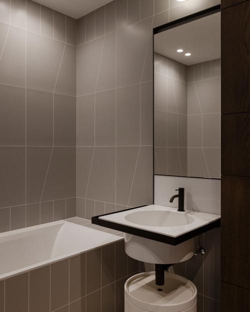 Высокие потолки, большие окна и вид на реку - таковы были исходные данные проекта, над которым работала дизайнер Ната лутович. 06