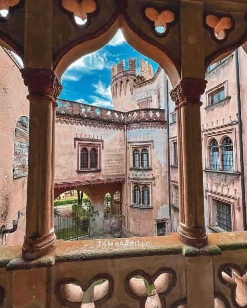 Кастелло - дель - рокколо, Буска, Пьемонт, Италия. 09