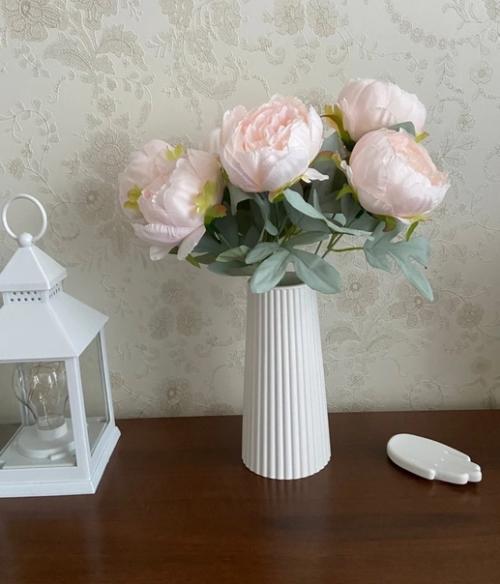 Глубокая декоративная ваза из гипса ручной работы, идеальна как ваза для сухоцветов, искусственных цветов, а так же как статуэтка для интерьера. 02