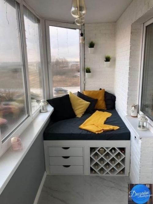 Изначало задачей было - строительство тихого местечка в квартире, где бы можно было отдыхать и зимой и летом. 02