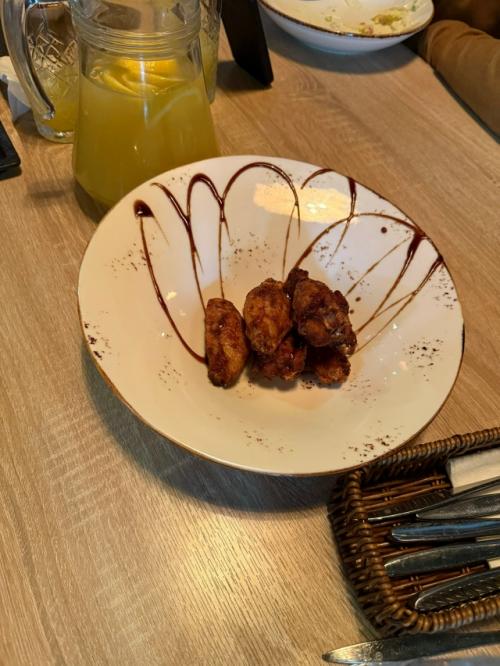 Лишь в том случае, если вы вдруг окажетесь волей судьбы в Южноуральске - рекомендую посетить ресторан Шерон. 06