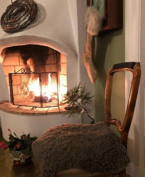 Яркий жёлтый домик. 07