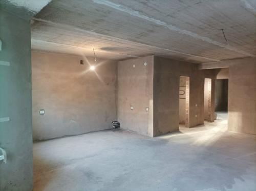 Свежая просторная трёшка, с ровными стенами и удобной планировкой, желает обрести семью и интерьер! 03