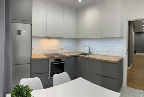 Минимализм на кухне в светлых тонах. 02