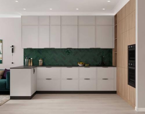 Глубокий изумрудный в интерьере кухни - гостиной. 03