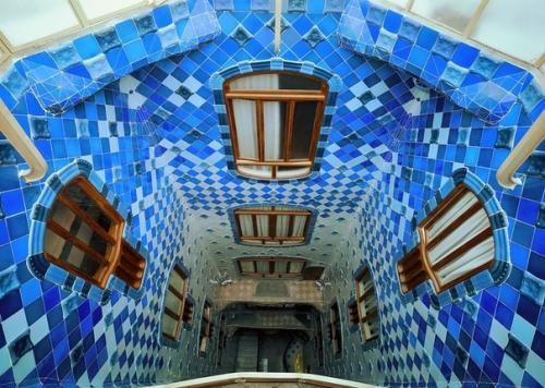 Дом бальо в Барселоне (1904-1906) - образец эстетики модерна в исполнении великого каталонца Антонио гауди. 03