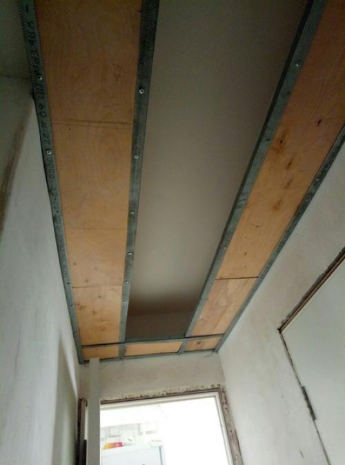 Попросила у мужа сделать полочки в коридоре, он сказал: 07