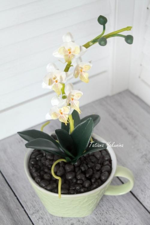 Цветы ручной работы из фоамирана для декорирования любого помещения подходят. 01