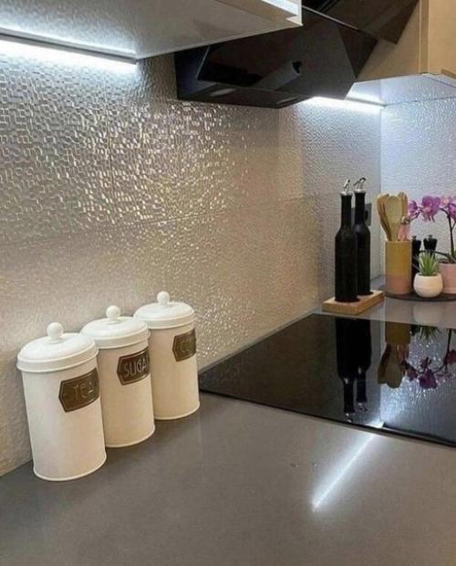 Современная кухня. В контрастном сочетании цветов. 02