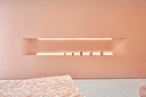 В психологии розовый цвет означает мечтательность, безмятежность и легкость. 03