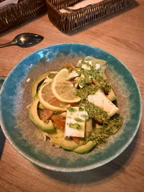 Лишь в том случае, если вы вдруг окажетесь волей судьбы в Южноуральске - рекомендую посетить ресторан Шерон. 02