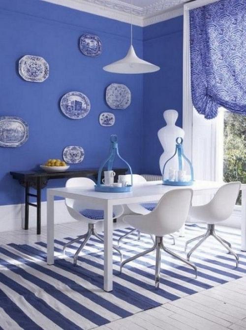 Интерьер комнаты в синем цвете - яркий дизайн, который легко располагает вас как к отдыху, так и к работе. 01