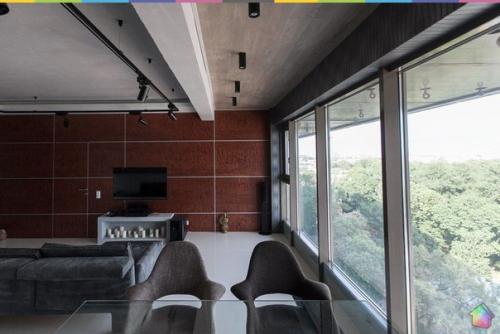 Мужская квартира с панорамным Видом на город. 04