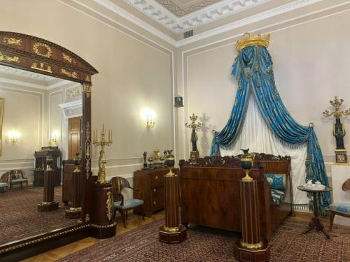 Екатерининский корпус монплезира в Петергофе: от Моего Удовольствия до императорского дворца. 01