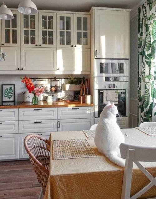 Как же удачно вписались в интерьер занавеси с растительным рисунком! 01