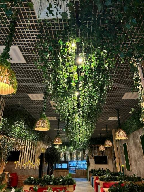 Лишь в том случае, если вы вдруг окажетесь волей судьбы в Южноуральске - рекомендую посетить ресторан Шерон. 01