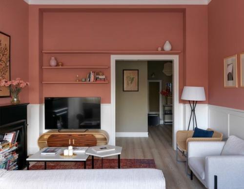 Дизайнер оформила интерьер квартиры для молодой семьи, вдохновившись фильмами Уэса Андерсона. 01