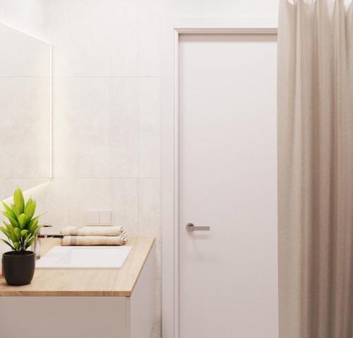 Интерьер санузла. На стенах почти белый керамогранит под бетон Vitra Newcon. 03