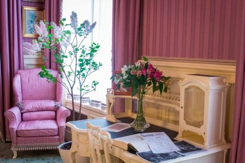 Возрождение традиций царской семьи: в александровском дворце зацвела сирень. 01