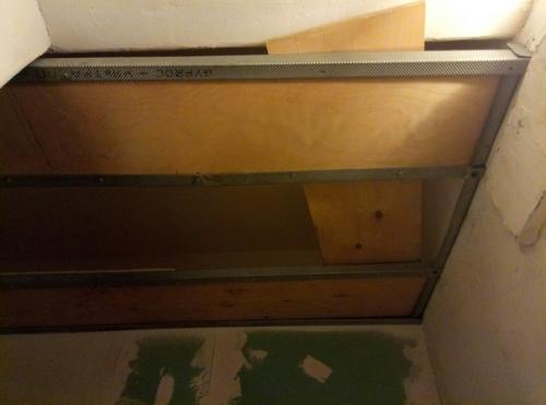 Попросила у мужа сделать полочки в коридоре, он сказал: 04