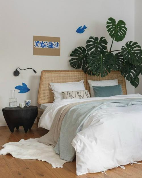 Зелёные акценты давно вышли за пределы гостиной и уверенно заняли всю квартиру - от прихожей до ванной. 04