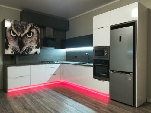 Такая одновременно строгая и интересная кухня в современном стиле, установлена нами в одном из частных домов станицы марьянская. 08