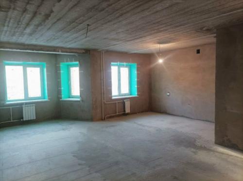 Свежая просторная трёшка, с ровными стенами и удобной планировкой, желает обрести семью и интерьер! 04