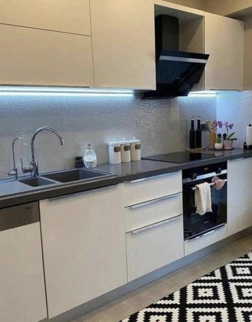 Современная кухня. В контрастном сочетании цветов. 01