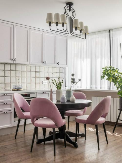 Нюдовая трёхкомнатная квартира с мягкой и спокойной атмосферой. 02