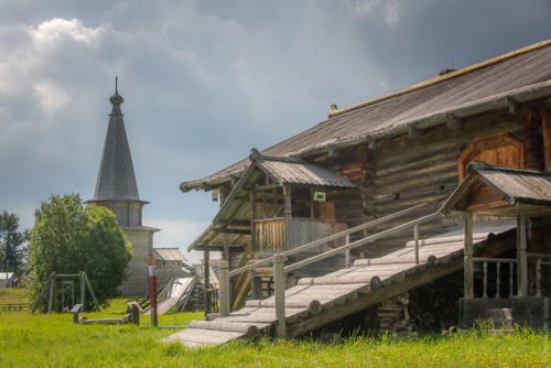 На окраине Вологды, если выезжать из нее в сторону белого озера, в деревне семенково находится совершенно потрясающий музей деревянного зодчества. 06 На окраине Вологды, если выезжать из нее в сторону белого озера, в деревне семенково находится совершенно потрясающий музей деревянного зодчества. 06