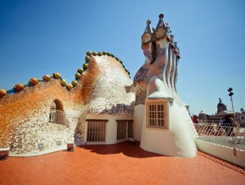 Дом бальо в Барселоне (1904-1906) - образец эстетики модерна в исполнении великого каталонца Антонио гауди. 04