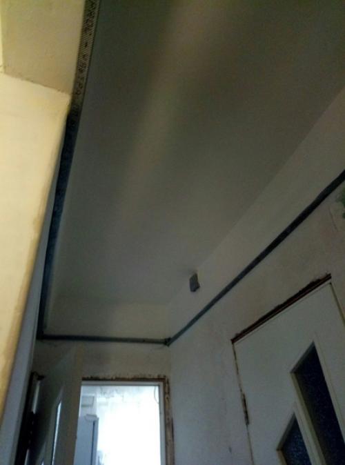 Попросила у мужа сделать полочки в коридоре, он сказал: 02