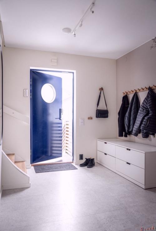 В шведских интерьерах белый - не единственный доминирующий цвет. 04