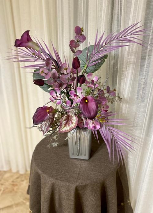 Интерьерная, композиция из орхидей, калл и других растений. 01