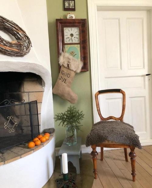 Яркий жёлтый домик. 03