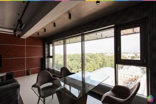 Мужская квартира с панорамным Видом на город. 03