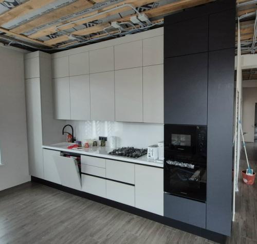 У владельцев домов, в отличие от жильцов квартир, больше возможностей при проектировании кухни. 02