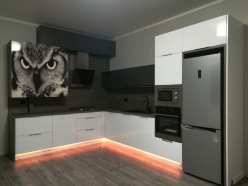 Такая одновременно строгая и интересная кухня в современном стиле, установлена нами в одном из частных домов станицы марьянская. 07