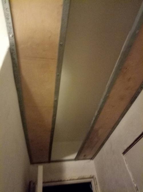 Попросила у мужа сделать полочки в коридоре, он сказал: 05