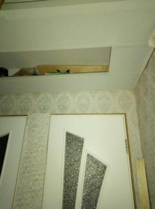 Попросила у мужа сделать полочки в коридоре, он сказал: 08