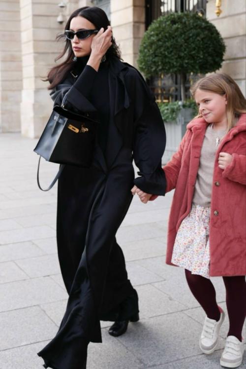 Нью-йоркские модницы своего фирменного стиля в Париже раздали. 03